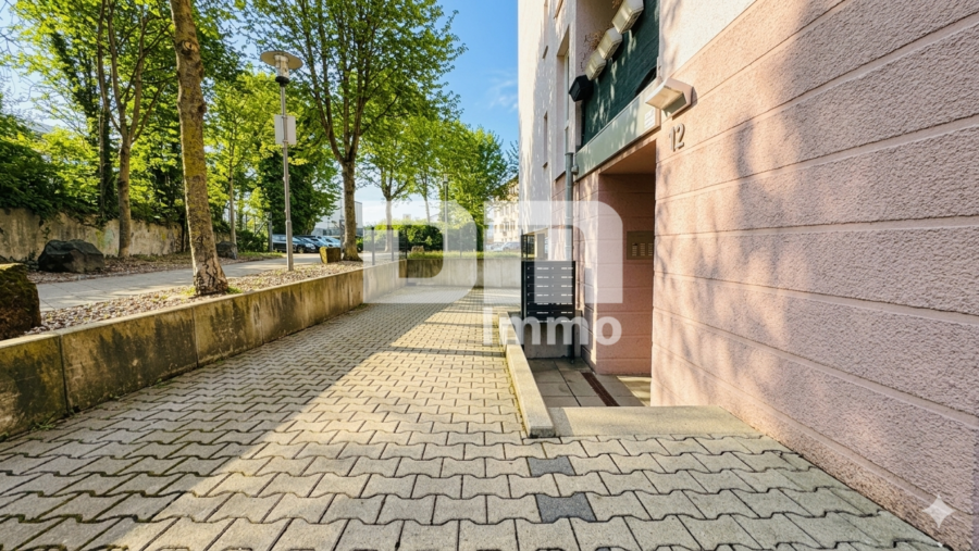 Moderne 4 Zimmer HP / EG Wohnung mit 2 Bädern und großer Terrasse direkt an der Uni - Zugang Haupteingang